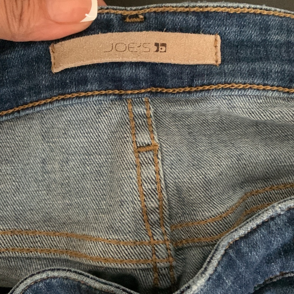 Women’s Size 32W Denim ripped Joe’s Jeans - Picture 6 of 11